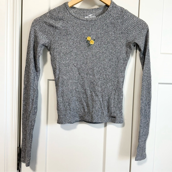 Hollister baby tee gray ribbed long sleeve top with yellow flower size XXS - Picture 1 of 7